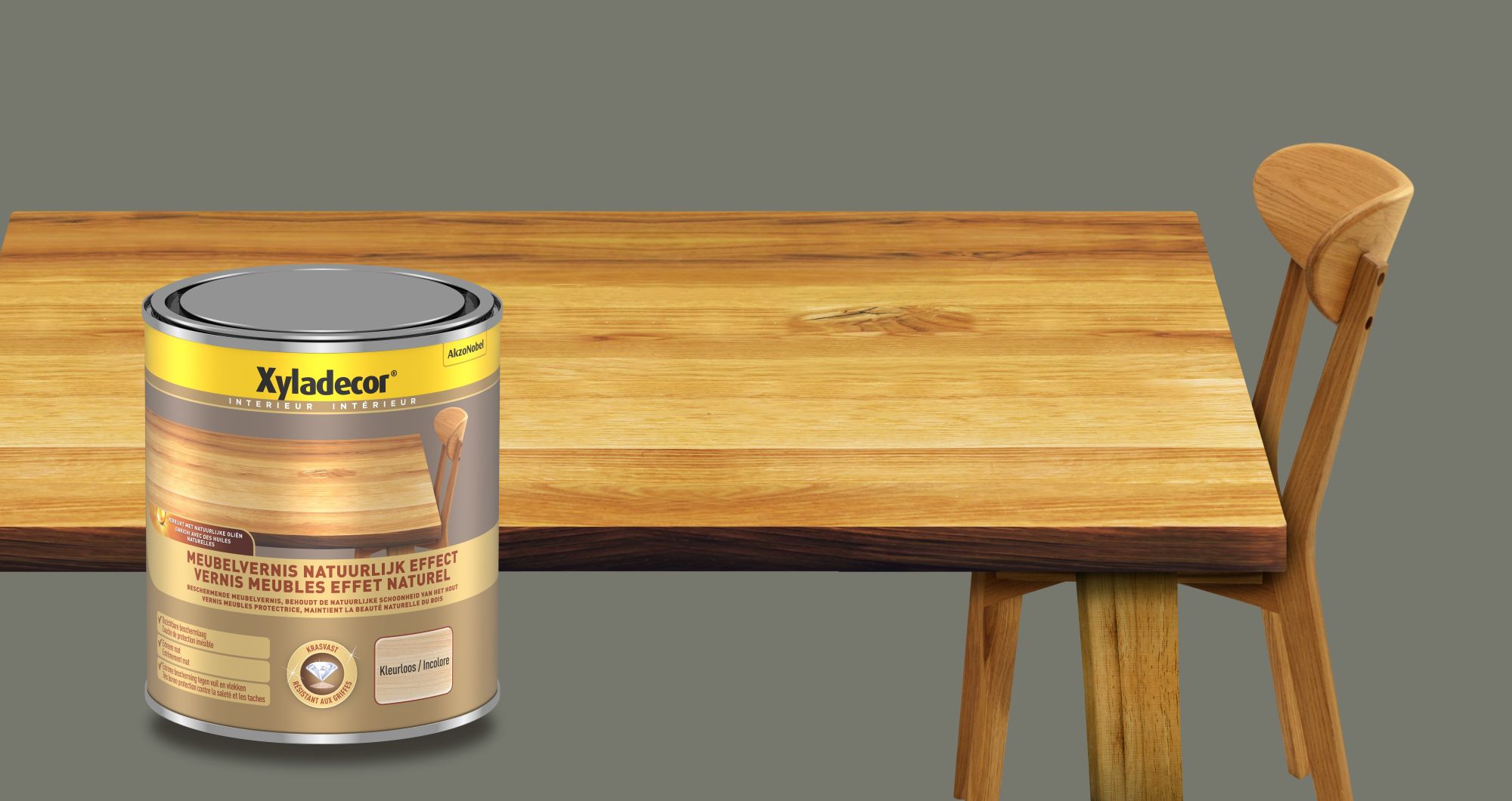 table_with_meubel_vernis_packshot.jpg